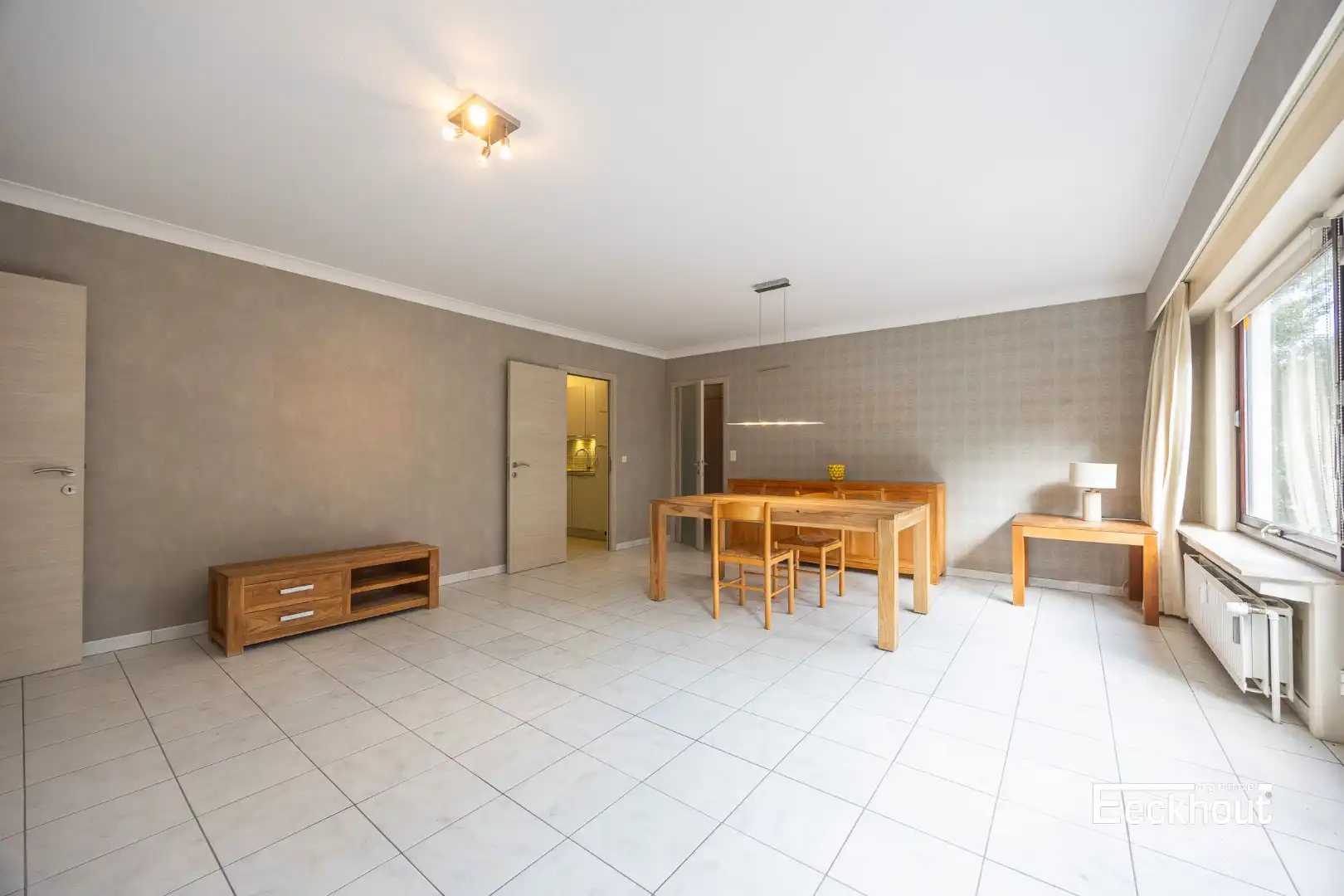 Ruim en zonnig appartement met open zicht en 2 slaapkamers, in het centrum van Oostende, vlakbij jachthaven. foto 3