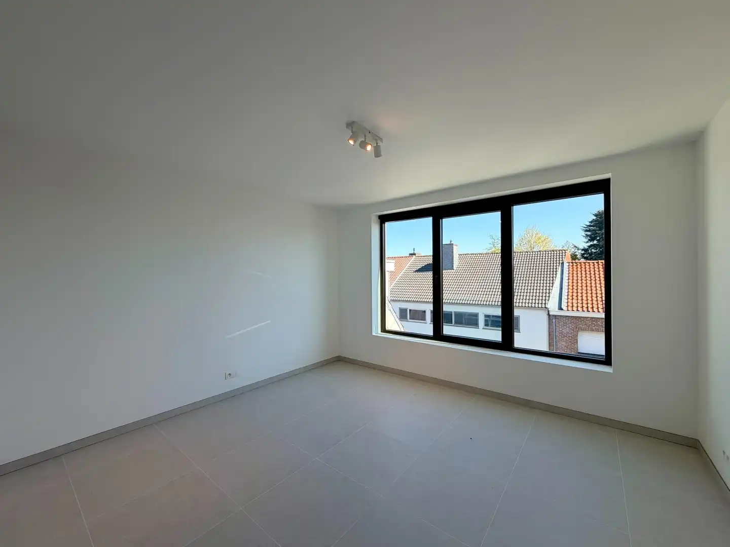 Instapklaar nieuwbouwappartement met 3 kamers & terras te Tielt! foto 7