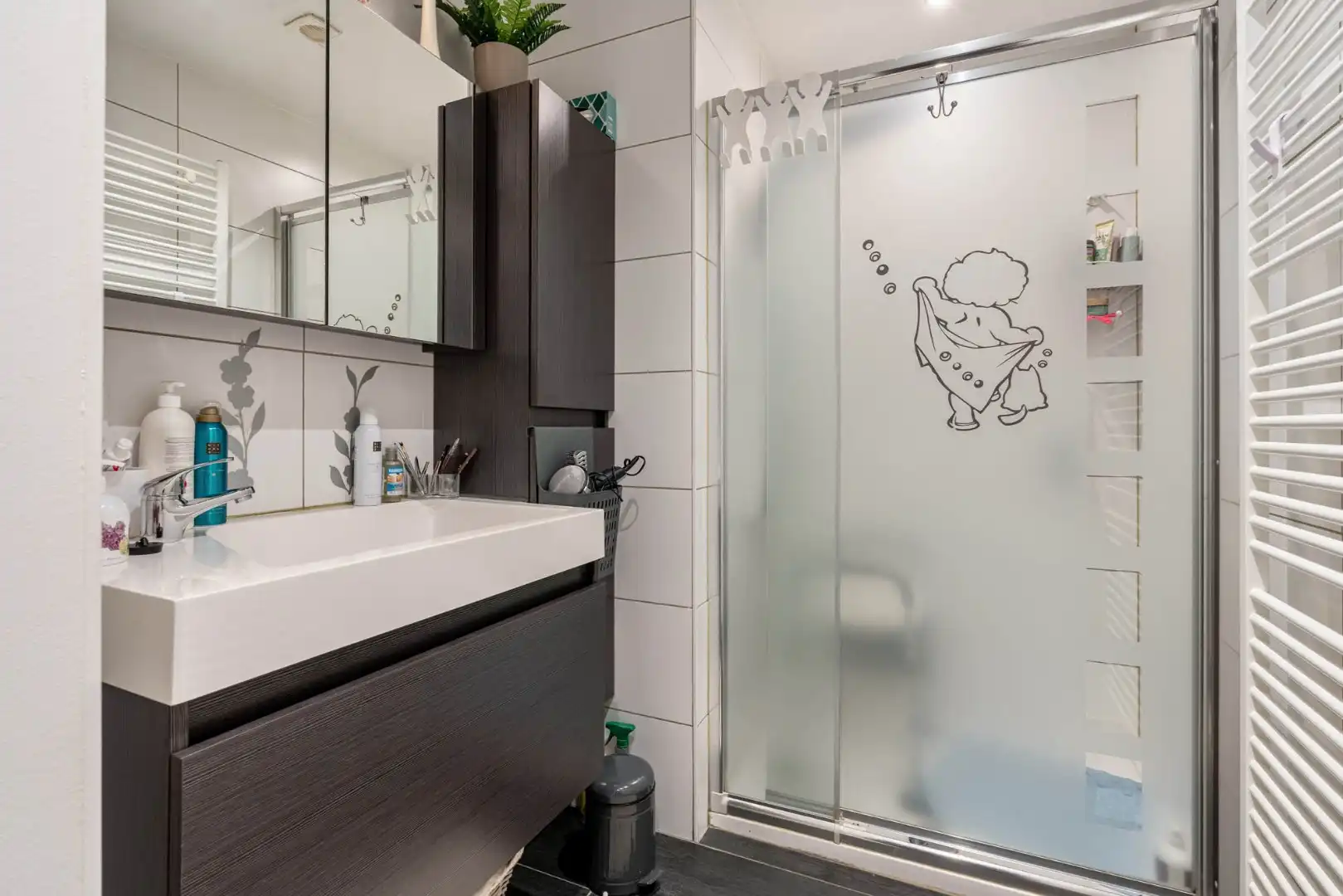 Gelijkvloers INVESTERINGSAPPARTEMENT vlakbij centrum met fraai terras en autostandplaats. foto 11