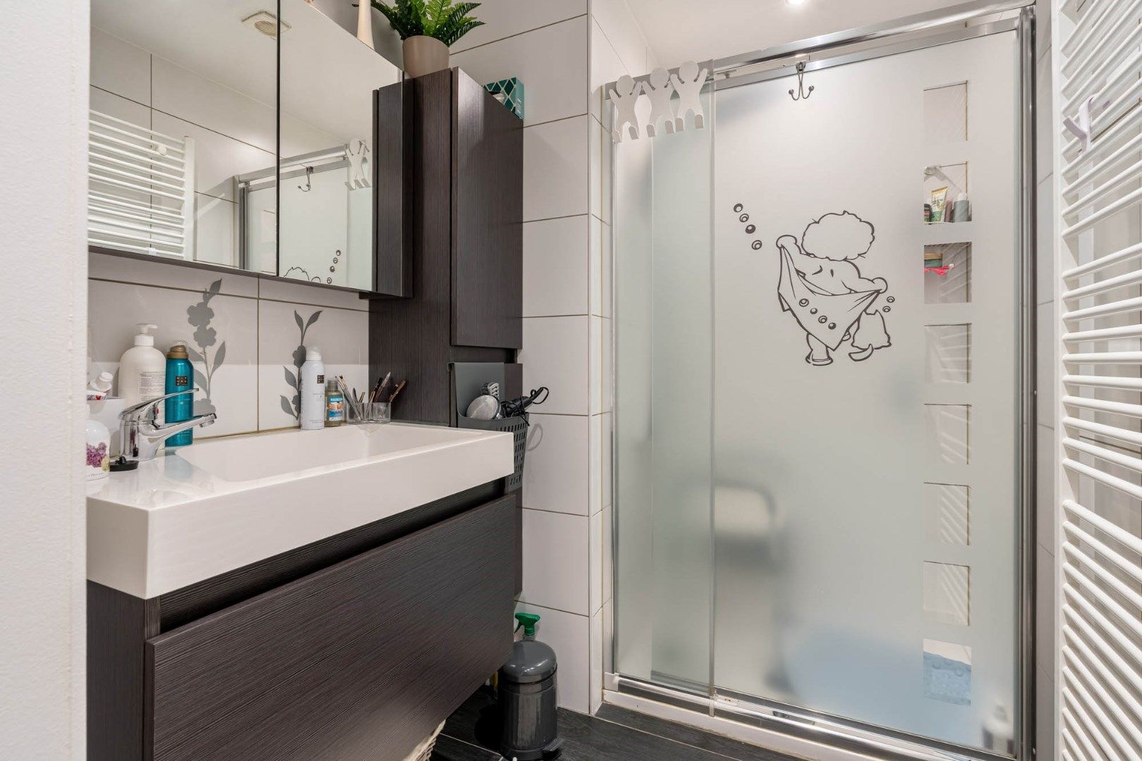 Gelijkvloers INVESTERINGSAPPARTEMENT vlakbij centrum met fraai terras en autostandplaats. foto 11