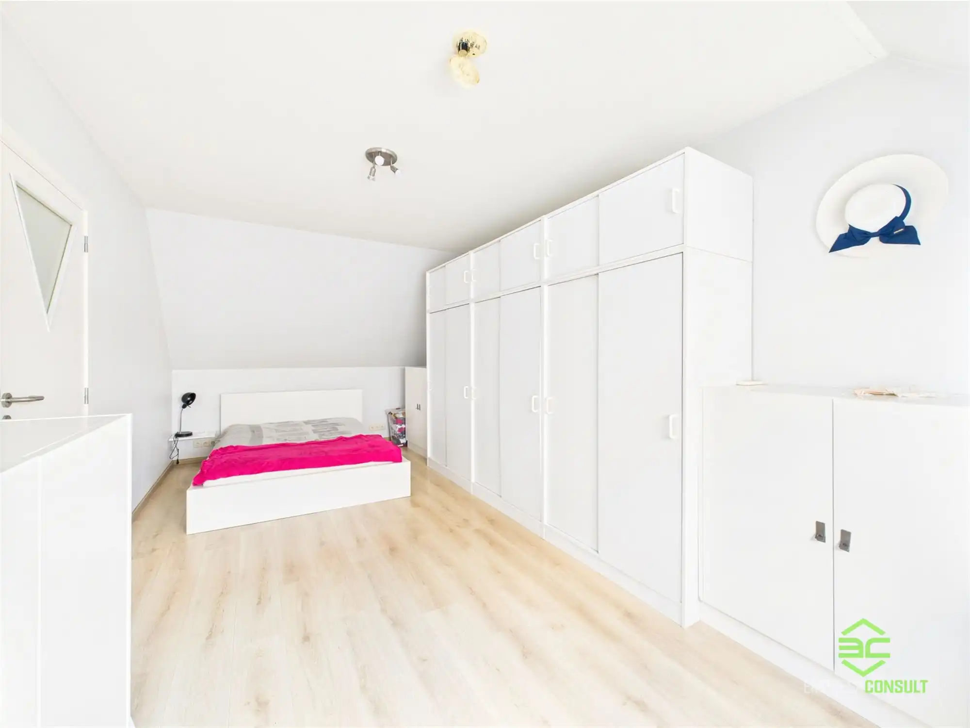 Instapklare gezinswoning met 3 slpk in Linkhout! foto 14