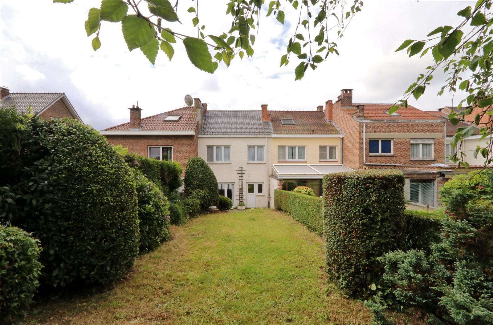 Woning met 3 slaapkamers, tuin en garage foto 2