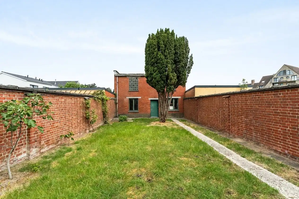 Ruime, instapklare woning met 5 slaapkamers, tuin en garage te Roeselare foto 14