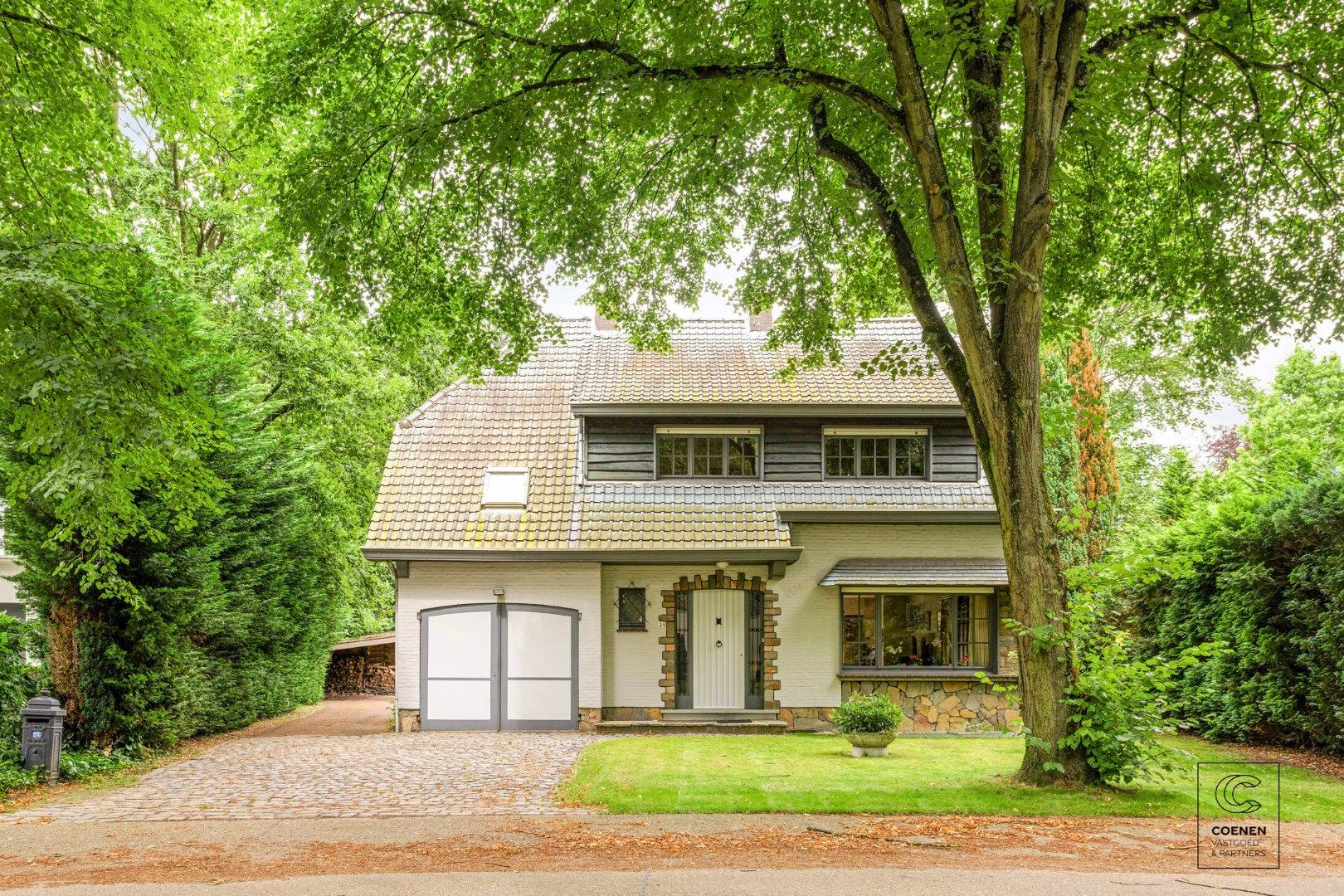 Zeer ruime te moderniseren woning, gelegen in een doodlopende wijk op een topligging te Schilde foto 37