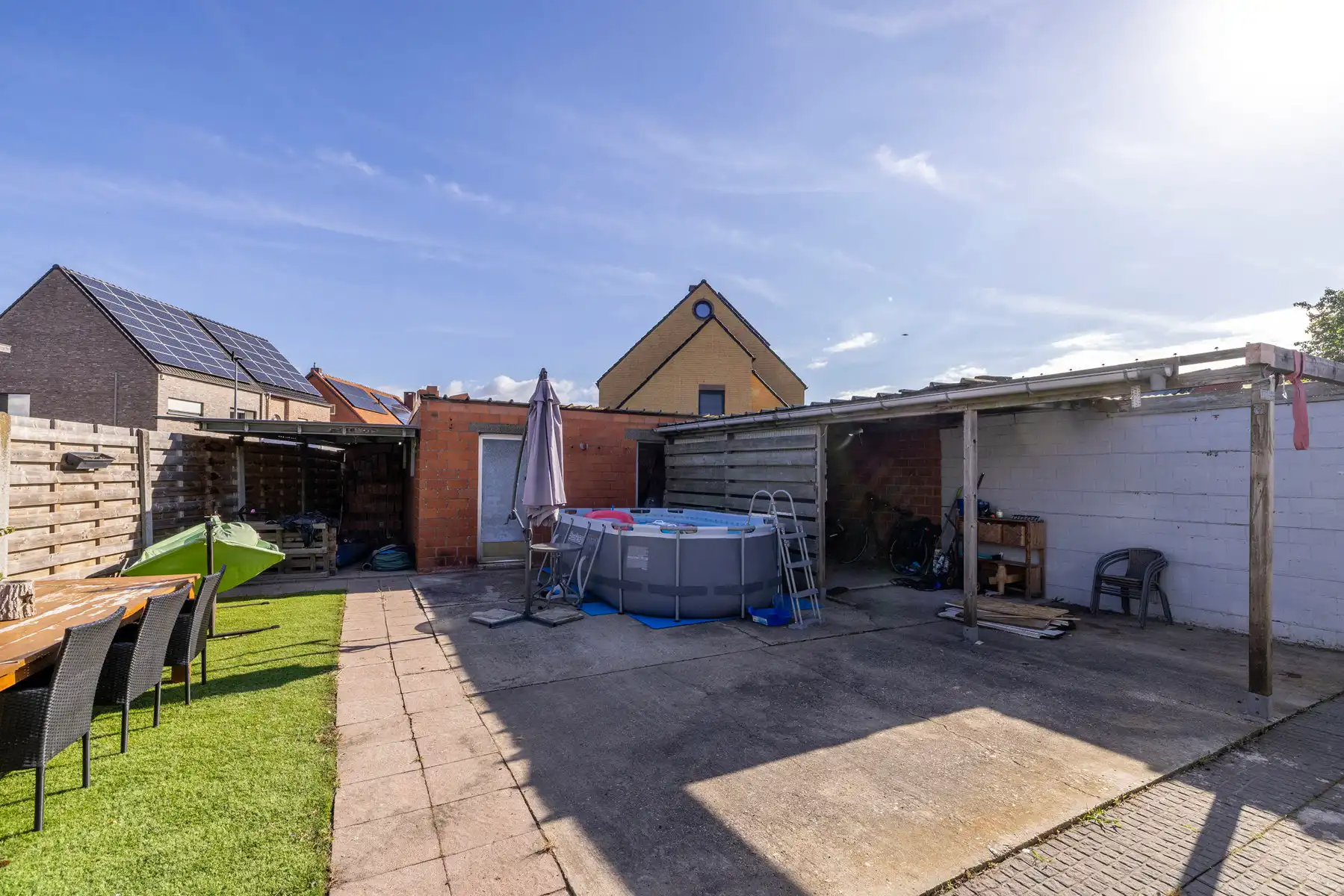Deels gerenoveerde woning met 3 slpks en tuin op 405m2 foto 21