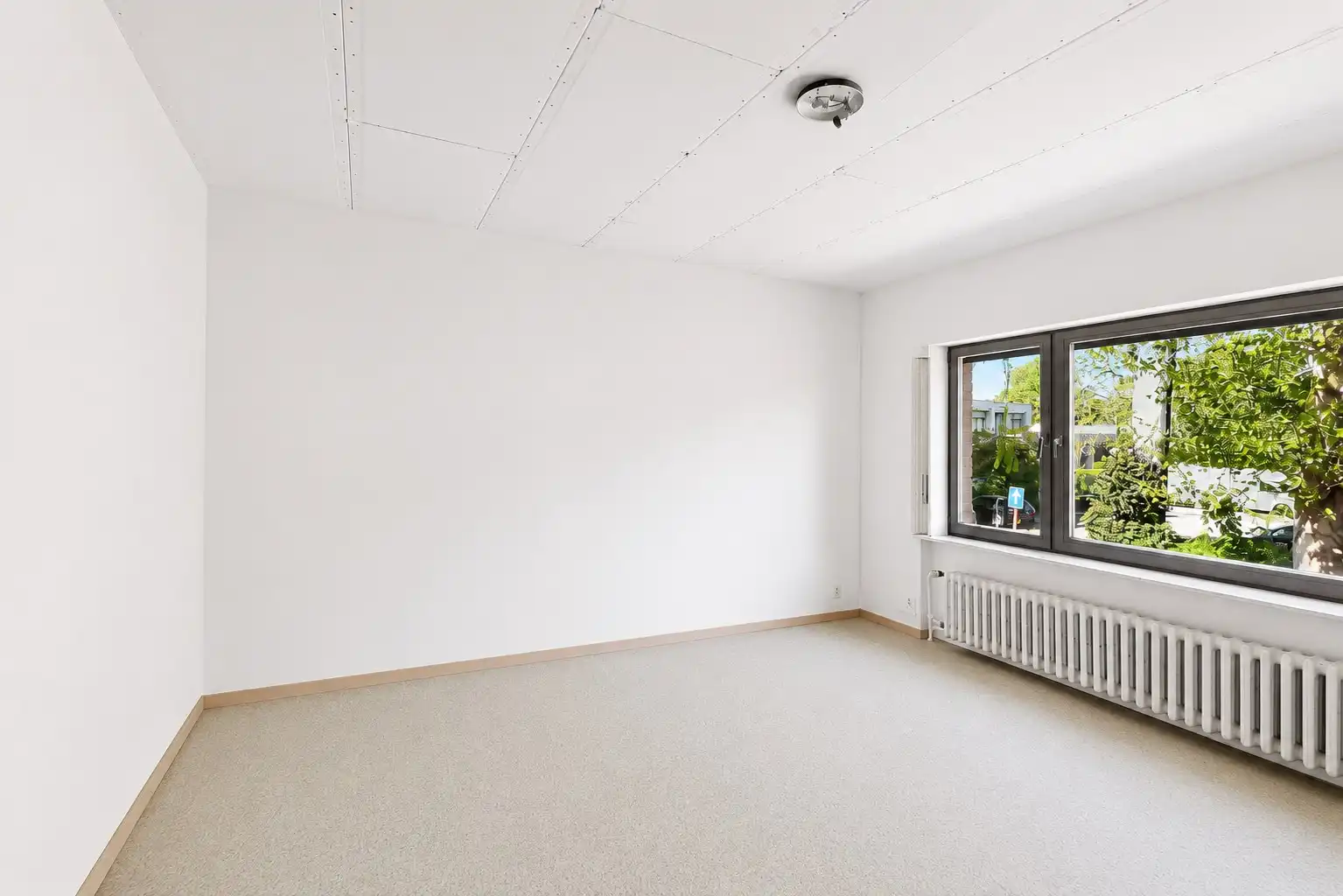 Woning met drie slaapkamers, garage en zonnige tuin foto 13