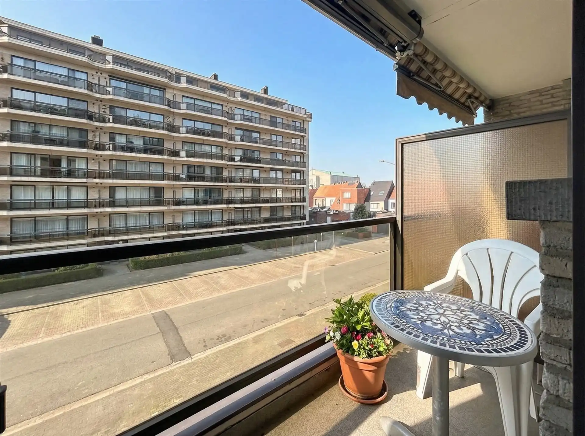 appartement met 2 terassen, 2 slaapkamers en garage  op toplocatie! foto 7