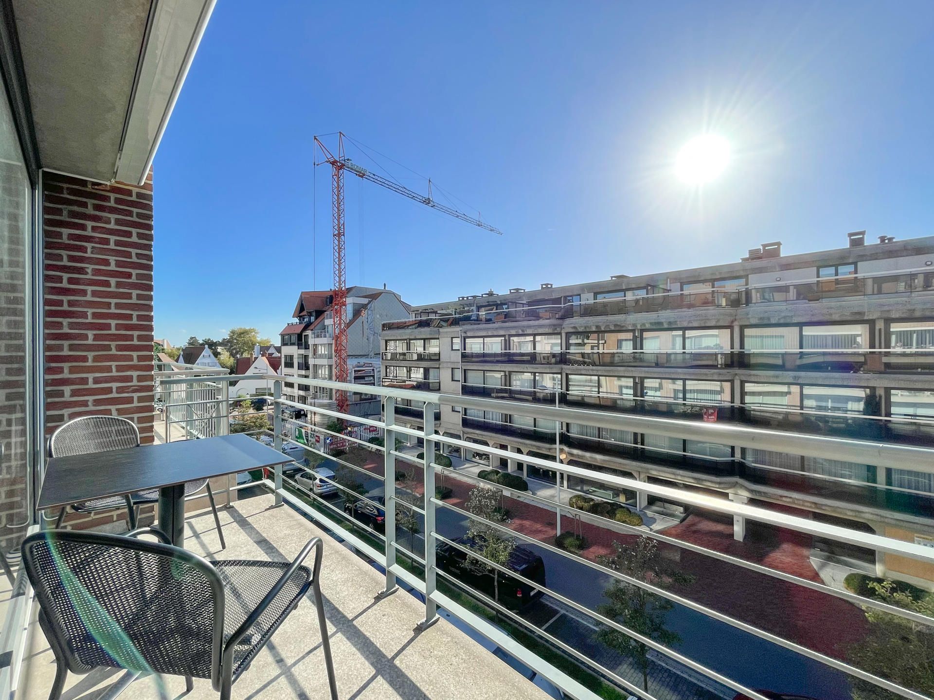 Zonnig en recent gerenoveerd appartement op topligging foto 6