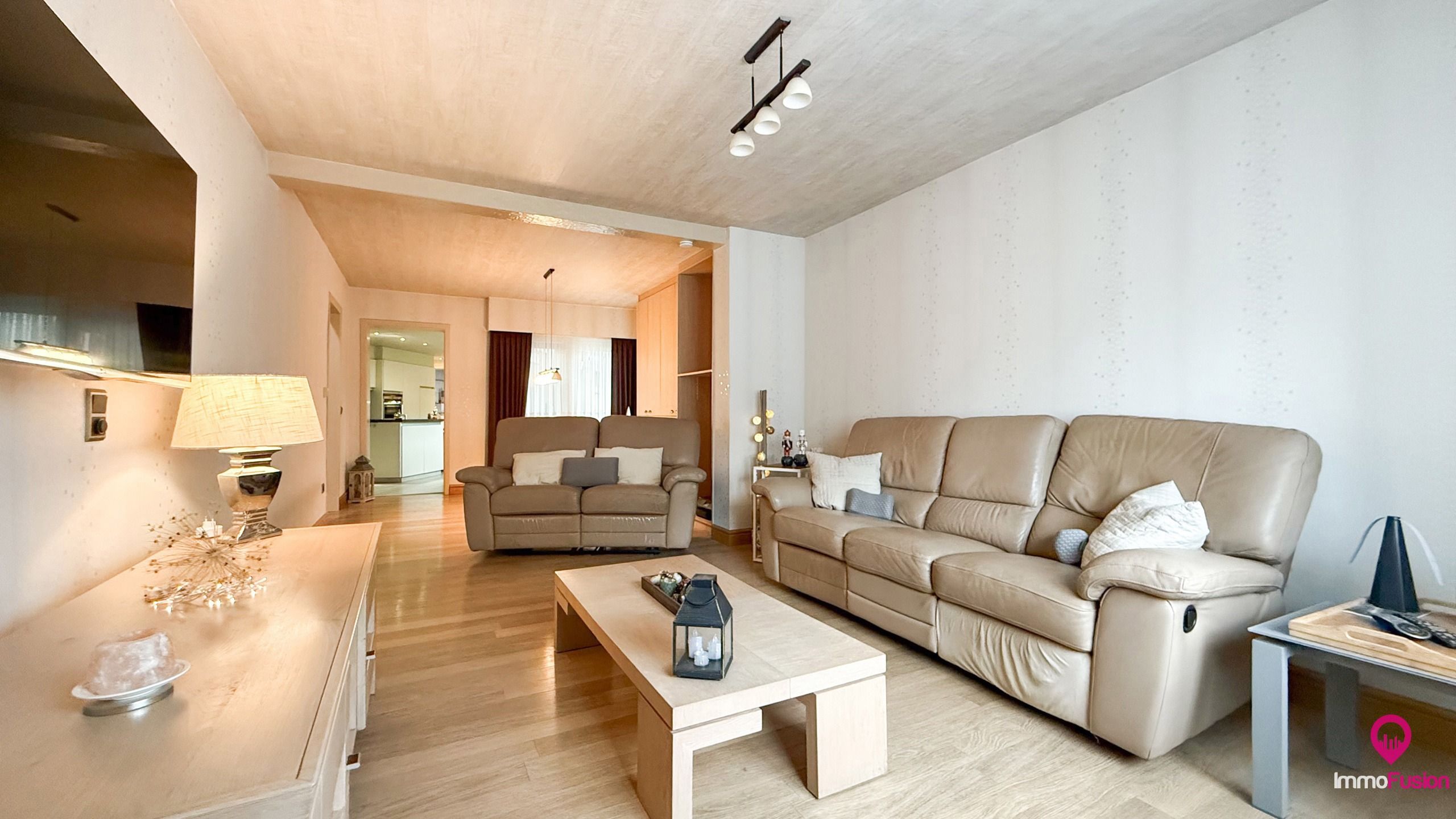 Charmante halfopen bebouwing met mooi perceel van ca 10are! foto 2