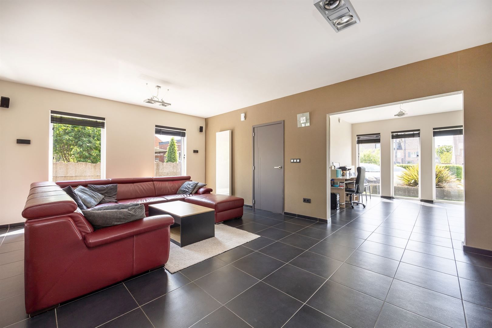 Topwoning! Ruime HOB met toffe tuin op centrale ligging! foto 5