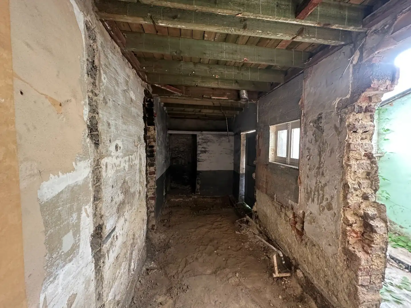 Woning met potentieel gelegen in rustige straat van Wetteren foto 4