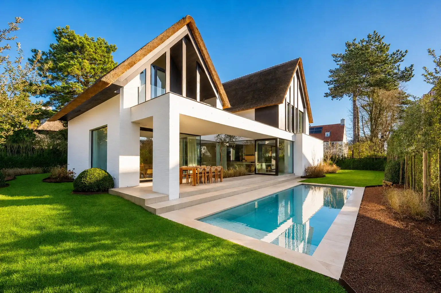 Prachtige nieuwbouwvilla nabij de Royal Zoute Golf. foto {{pictureIndex}}