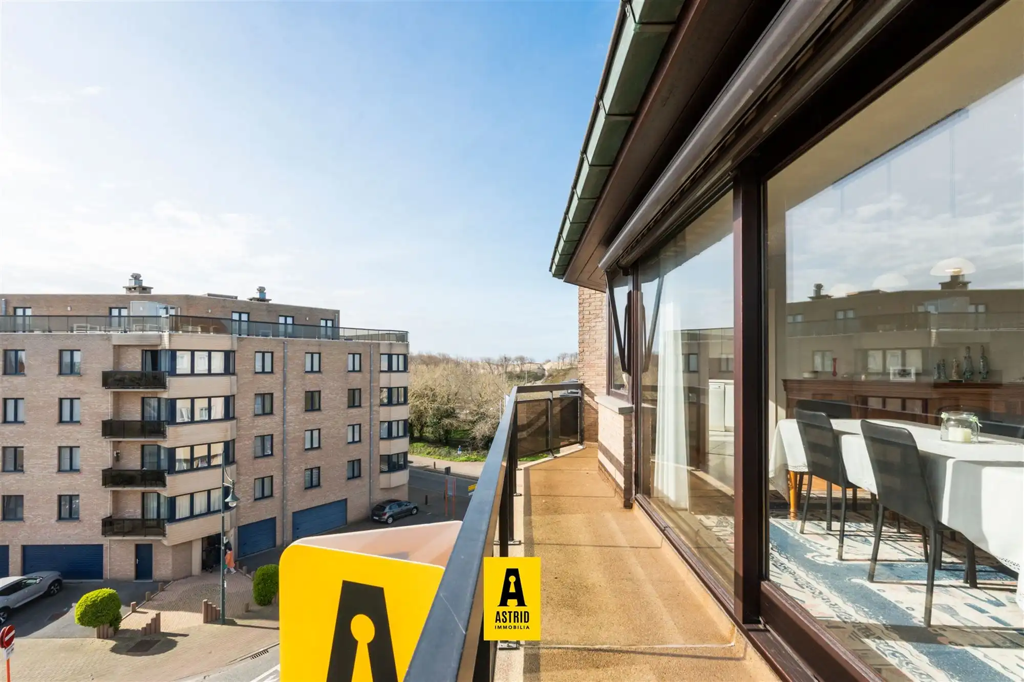 Groot zonnig appartement met vrij zicht vlakbij zee! foto 3