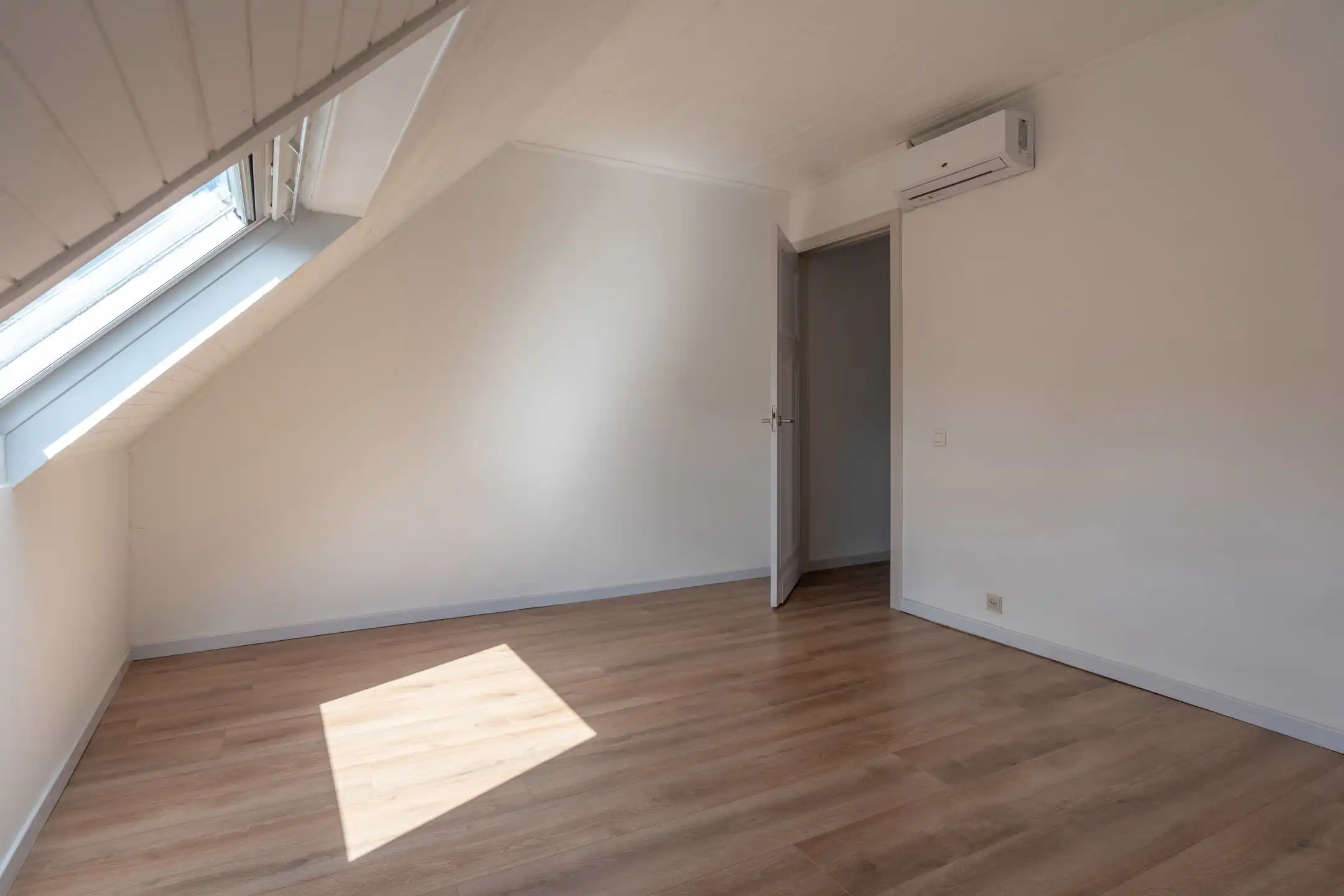 Volledig vernieuwde (2025) 2 slaapkamerwoning (A label) foto 21