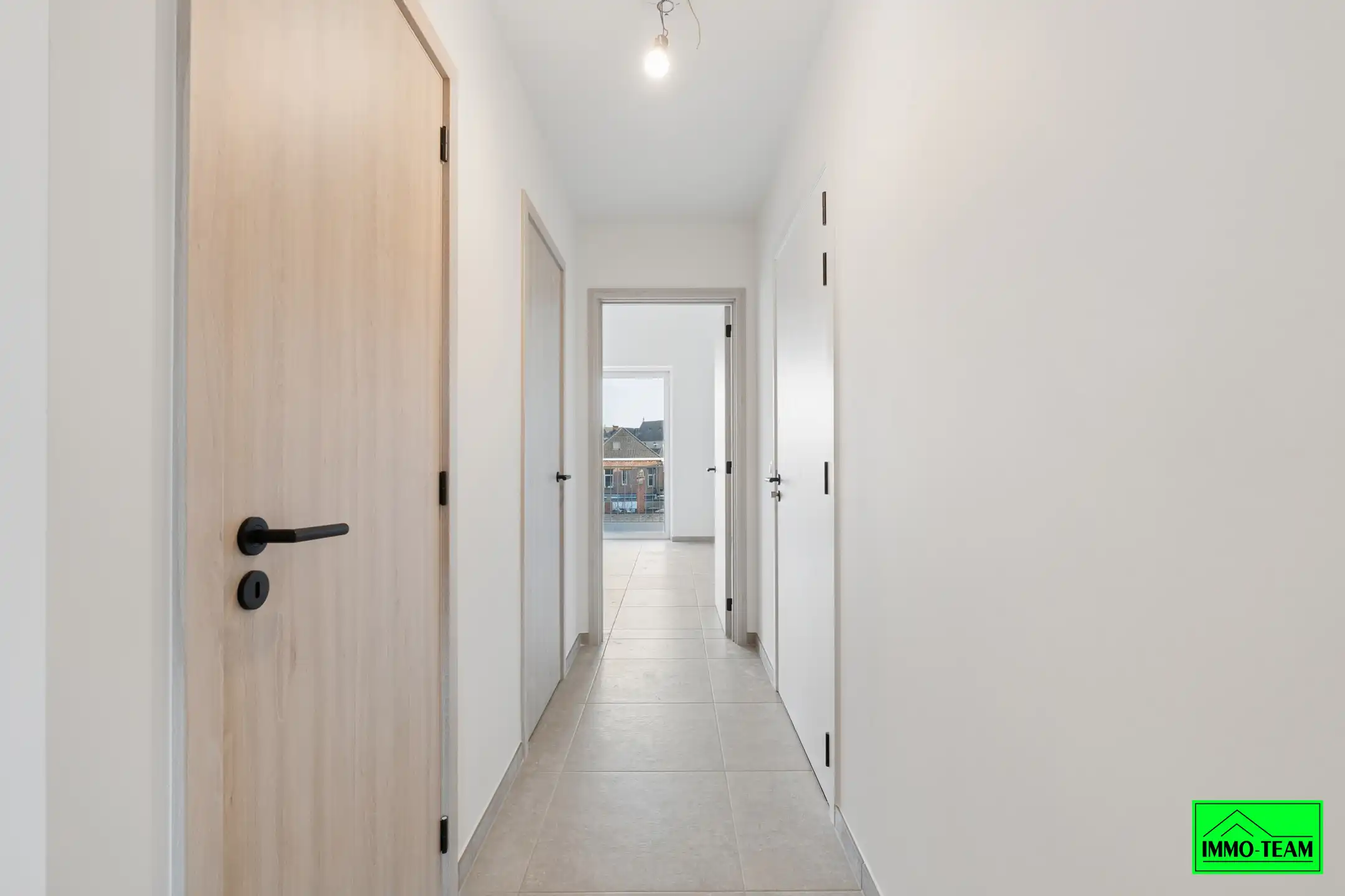 Nieuwbouwappartement met terras en autostaanplaats foto 8