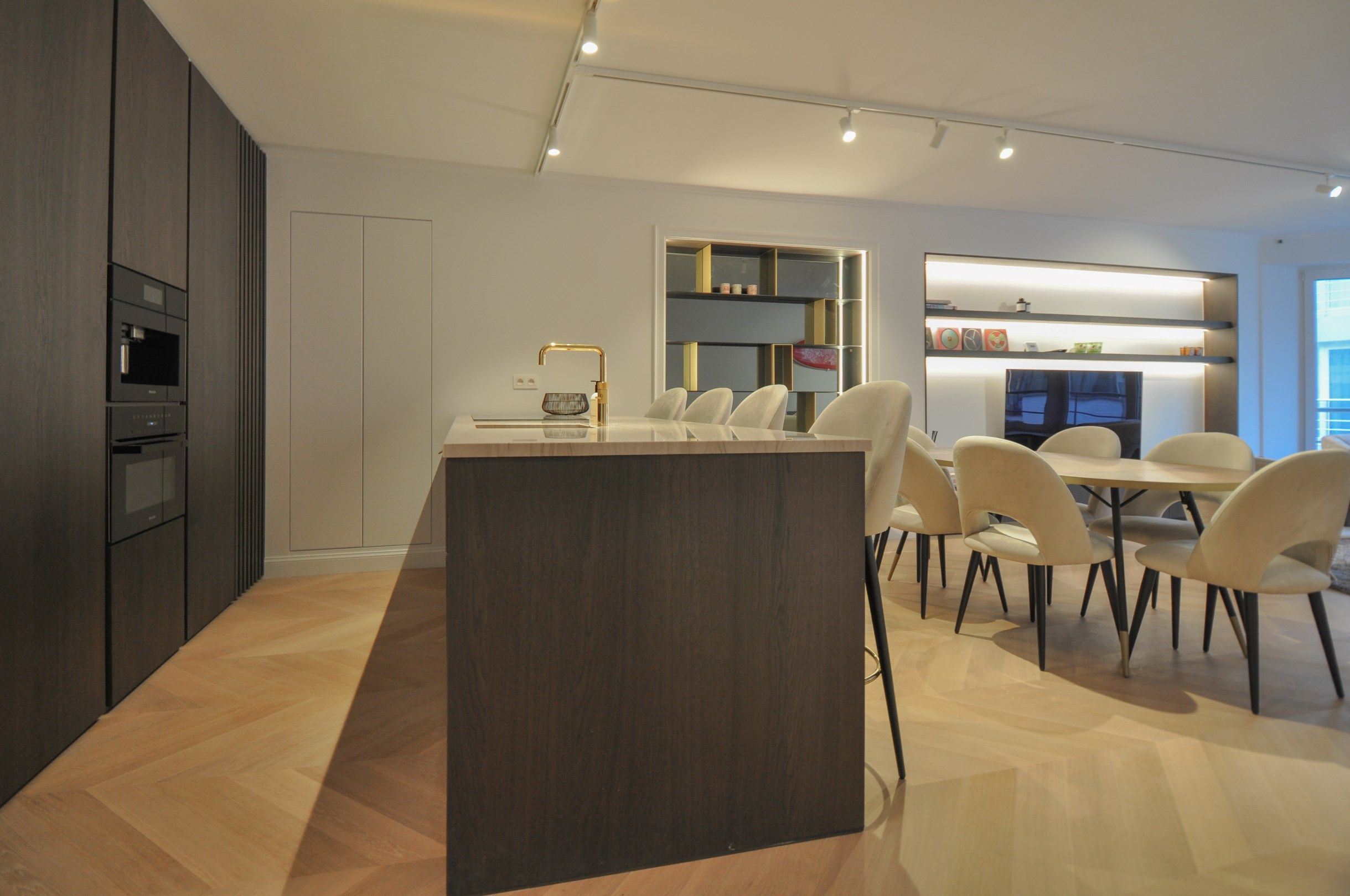 Hoogwaardig volledig gerenoveerd appartement met zijdelings zeezicht en zicht op de Kustlaan. foto 11