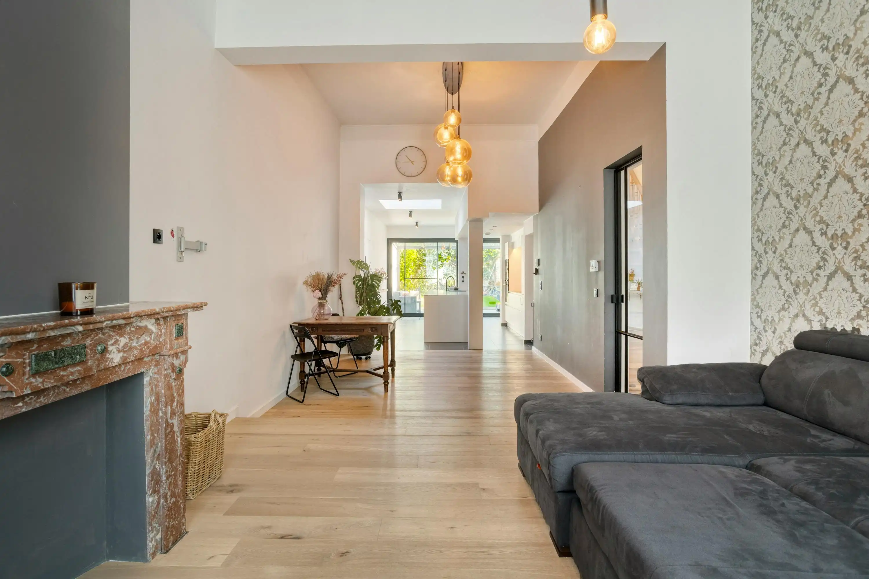 Kwalitatief gerenoveerde centrumwoning met tuin in Ieper foto 4