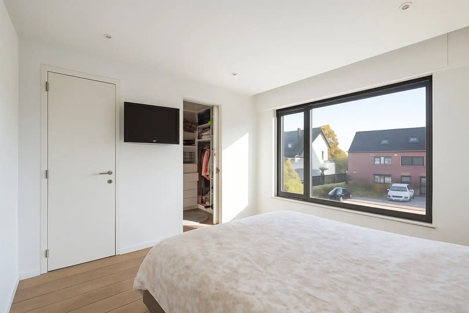 Recente & verrassende ruime woning met commercieel gelijkvloers foto 13