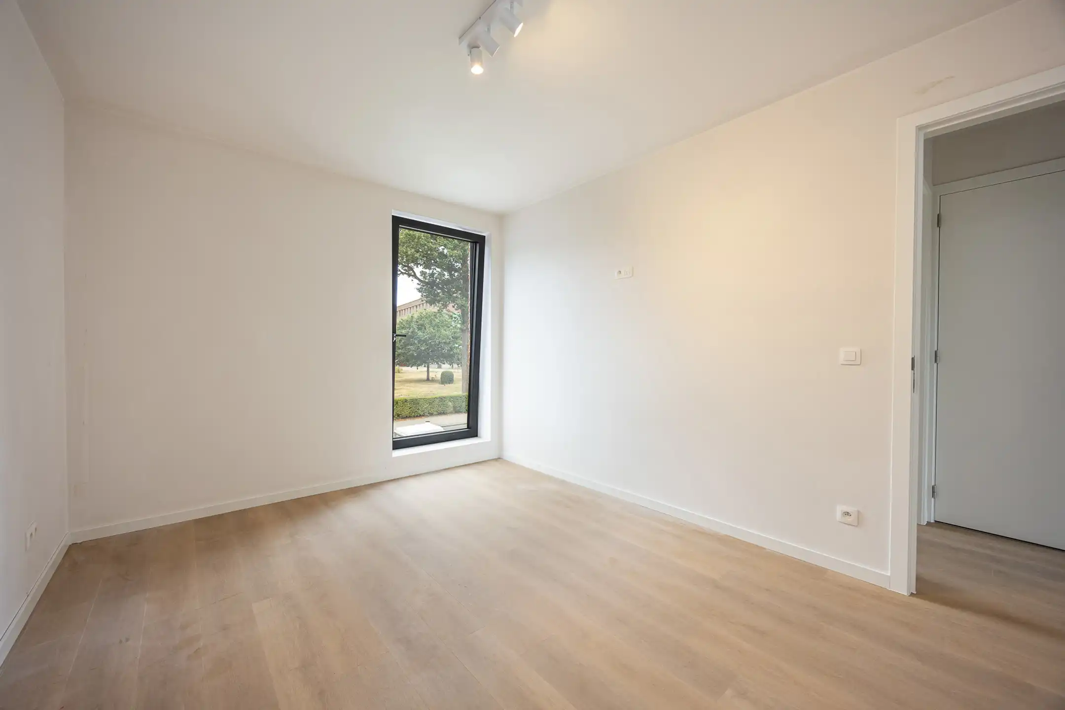 Nieuwbouwwoning met 4 slpks en tuin nabij Nieuwe Kaai. foto 10