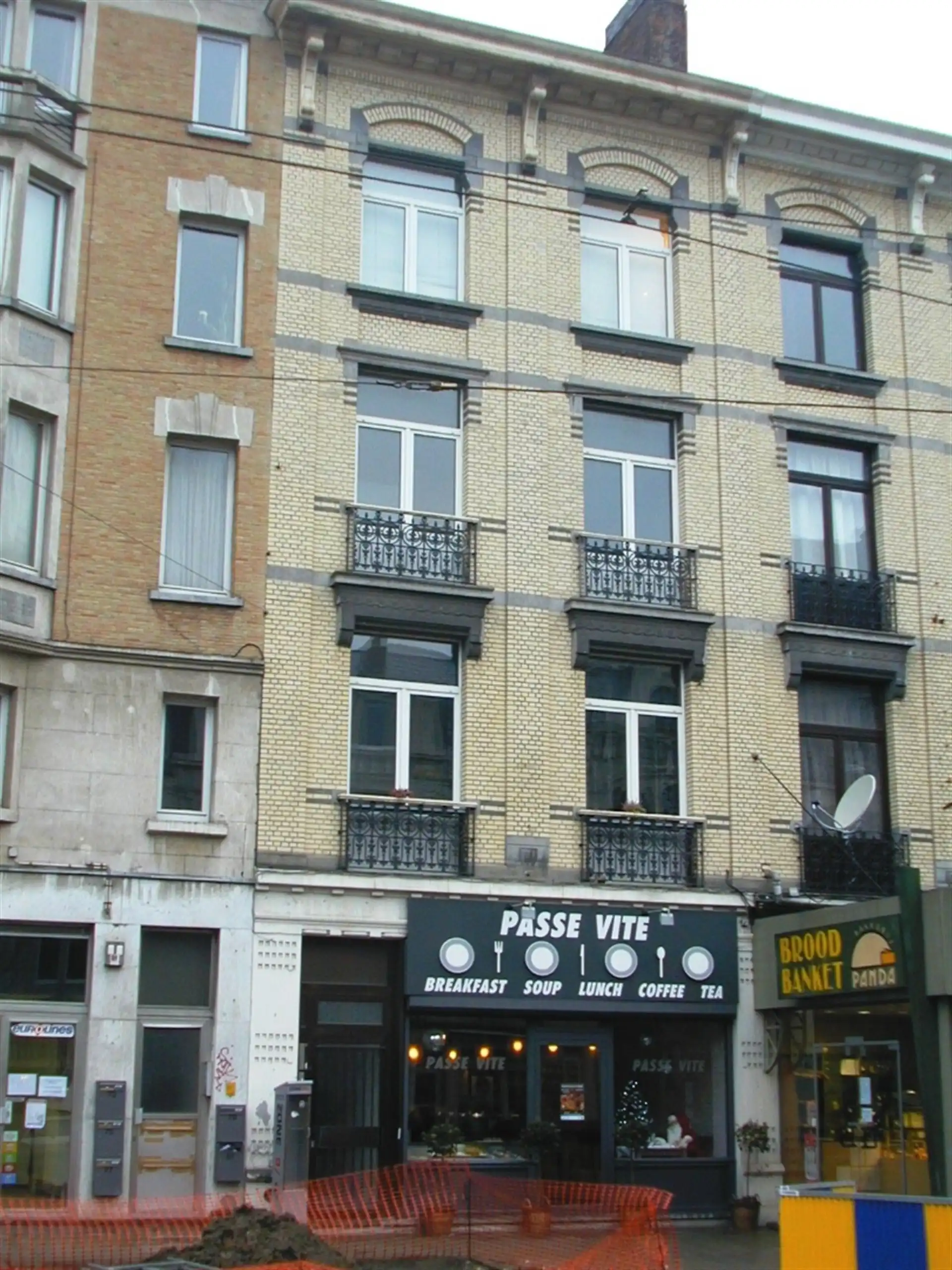 Gunstig gelegen dakappartement aan station.  foto {{pictureIndex}}