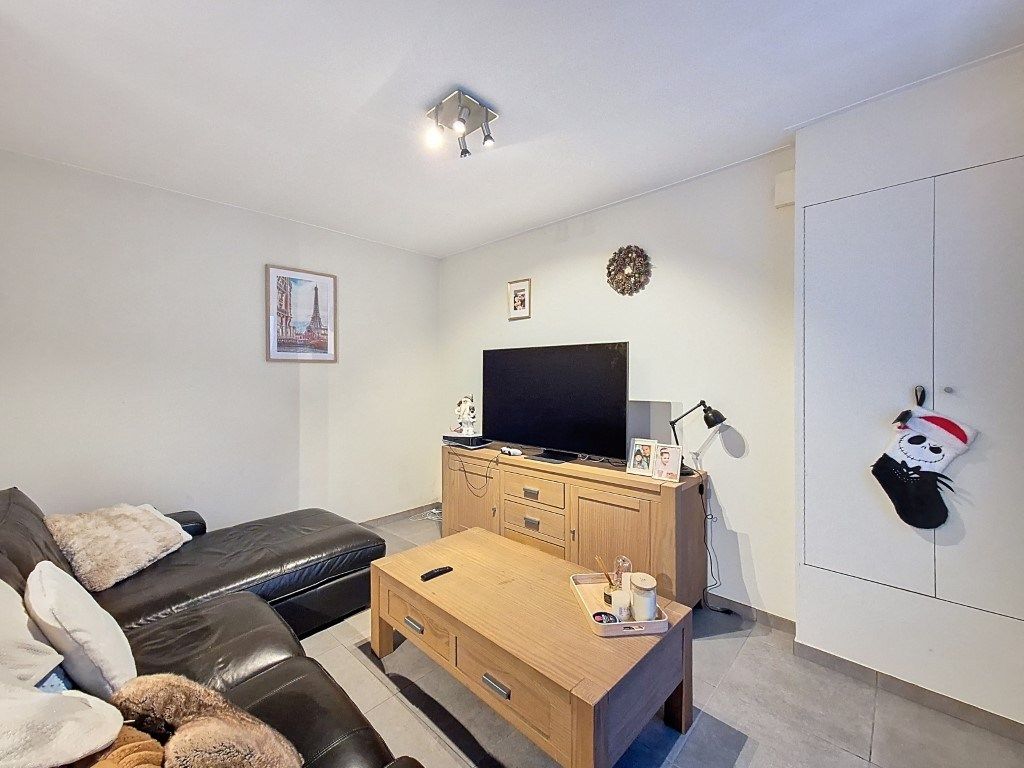 Gemeubelde gezinswoning met 2 slpks foto 4