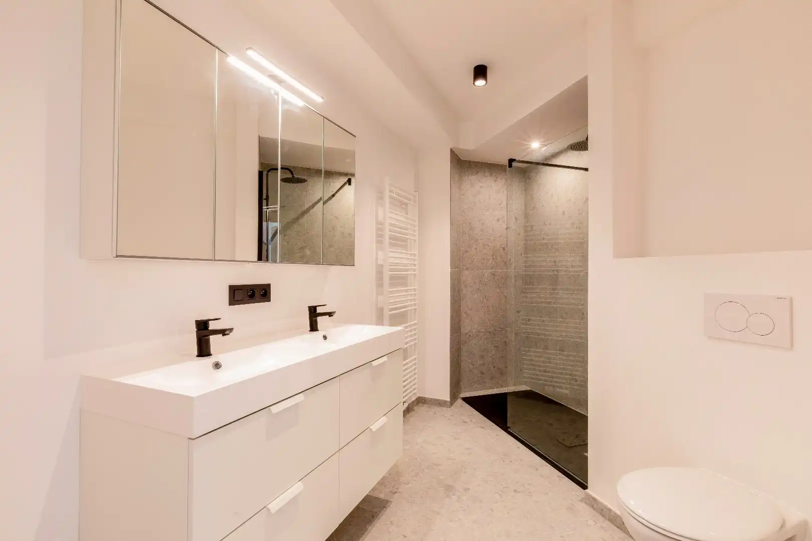 Prachtig gerenoveerd 3 slaapkamerappartement te Sint-Lievenslaan foto 12