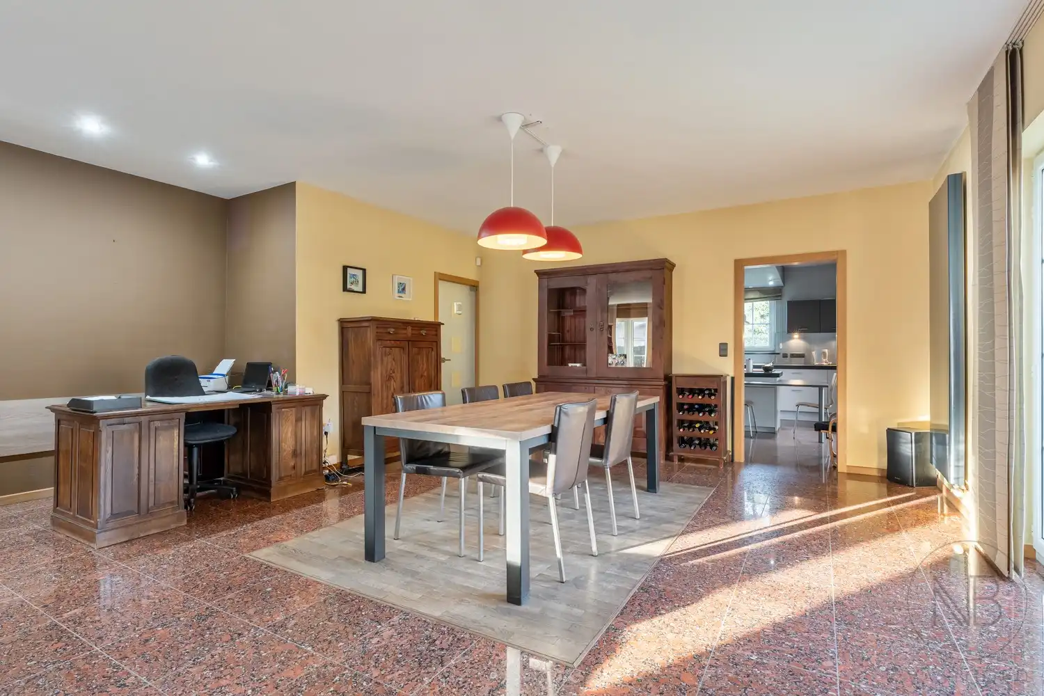 Ruime zuiderse gezinswoning  met 3 slaapkamers foto 11