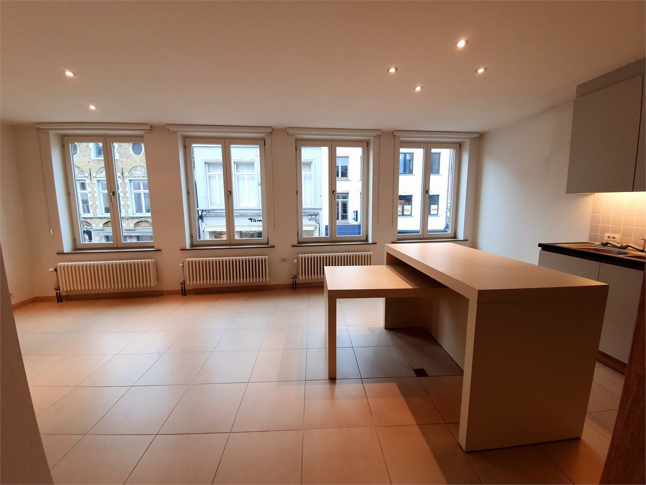 Hartje Brugge Groot lichtrijk modern appartement , alle luxe , 2 slaapkamerss en lift. foto 6