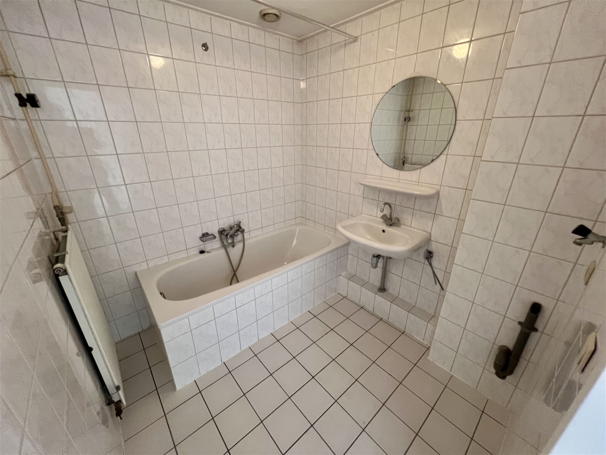 Ruim 2-slaapkamer appartement met overdekte garage. foto 11