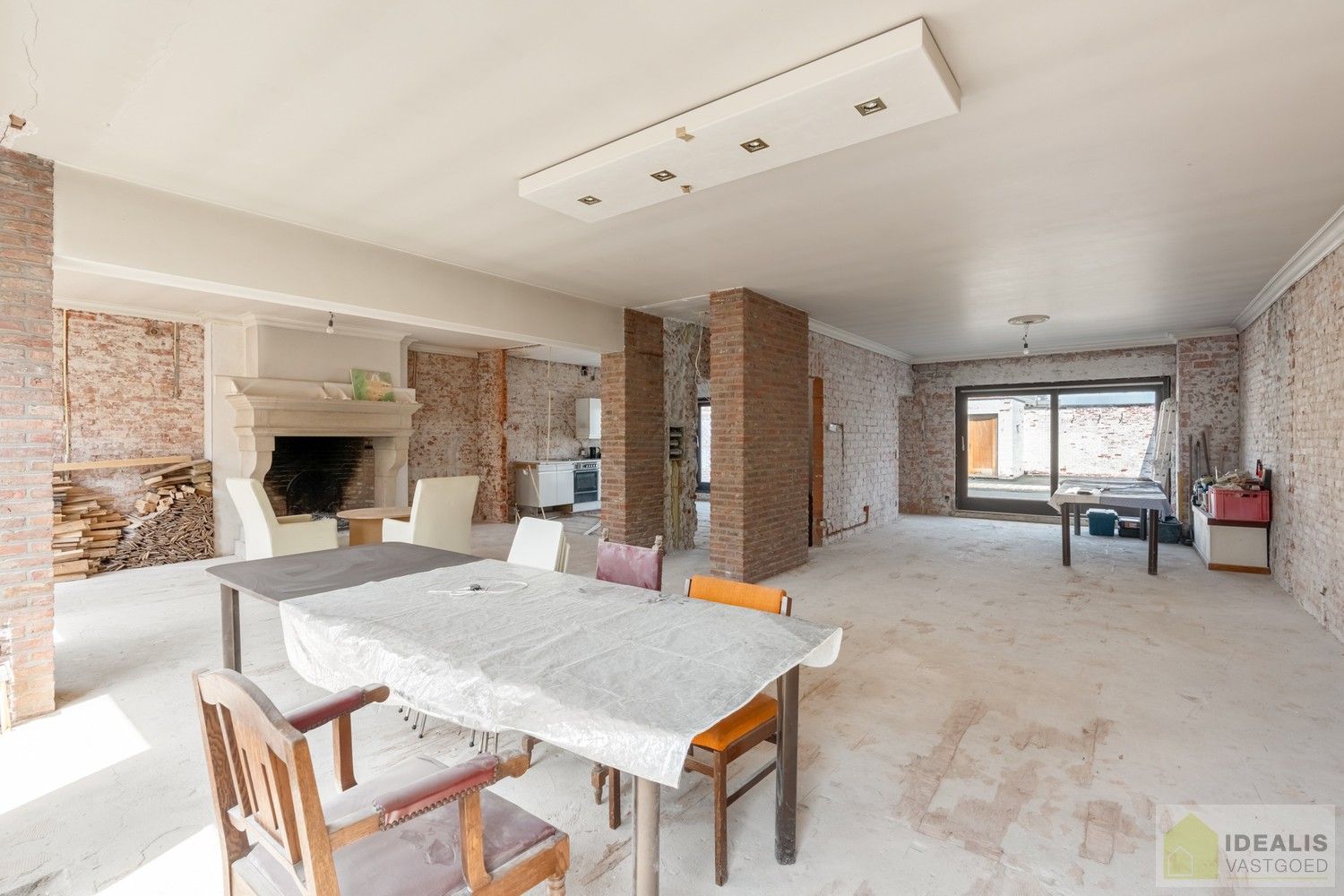 Ruim opgezet, klassevol en naar wens af te werken/ in te richten pand met winkel/kantoorruimte én uiterst ruim appartement met maar liefst 4 slaapkamers foto 15