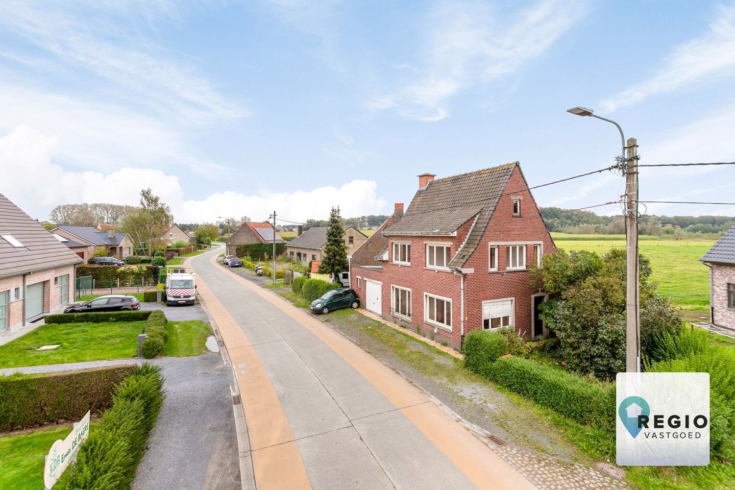 Karaktervolle te renoveren halfopen bebouwing te Merelbeke met verzicht foto 1