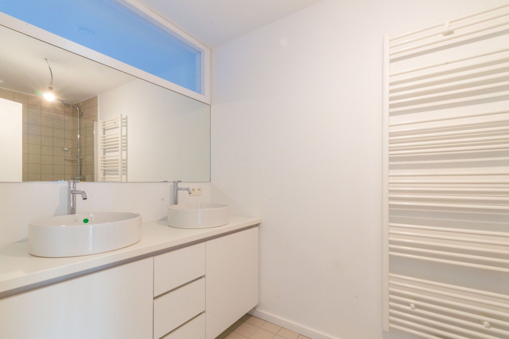 Een vernieuwbouwde, energiezuinige stadswoning met 3 slaapkamers foto 4