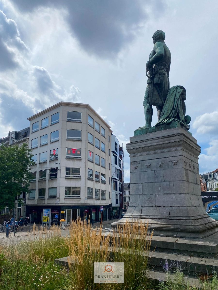 Instapklaar hoekkantoor met 5 ruimtes aan François Laurentplein foto 4