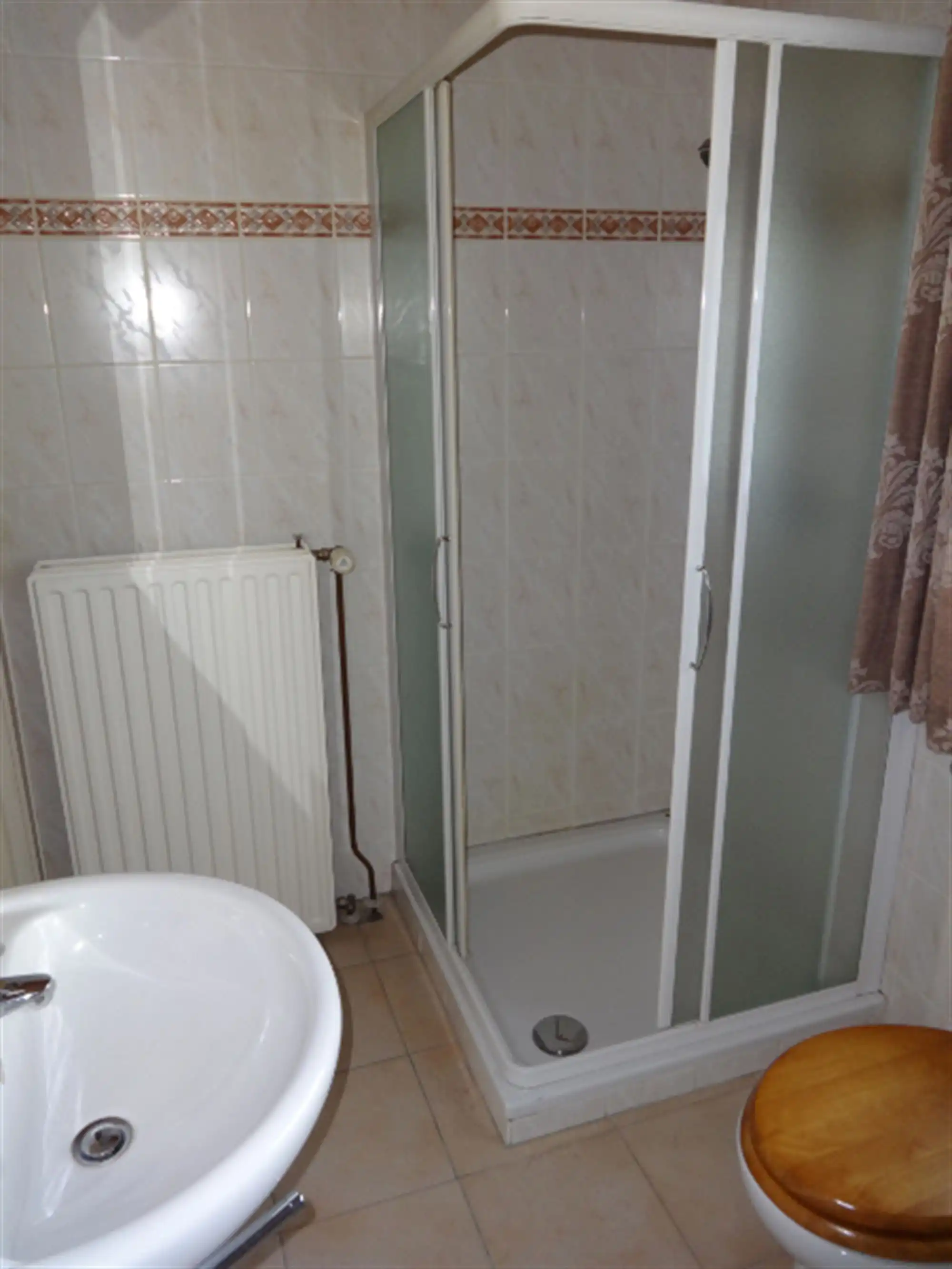 Woonhuis met tuin en garage foto 12