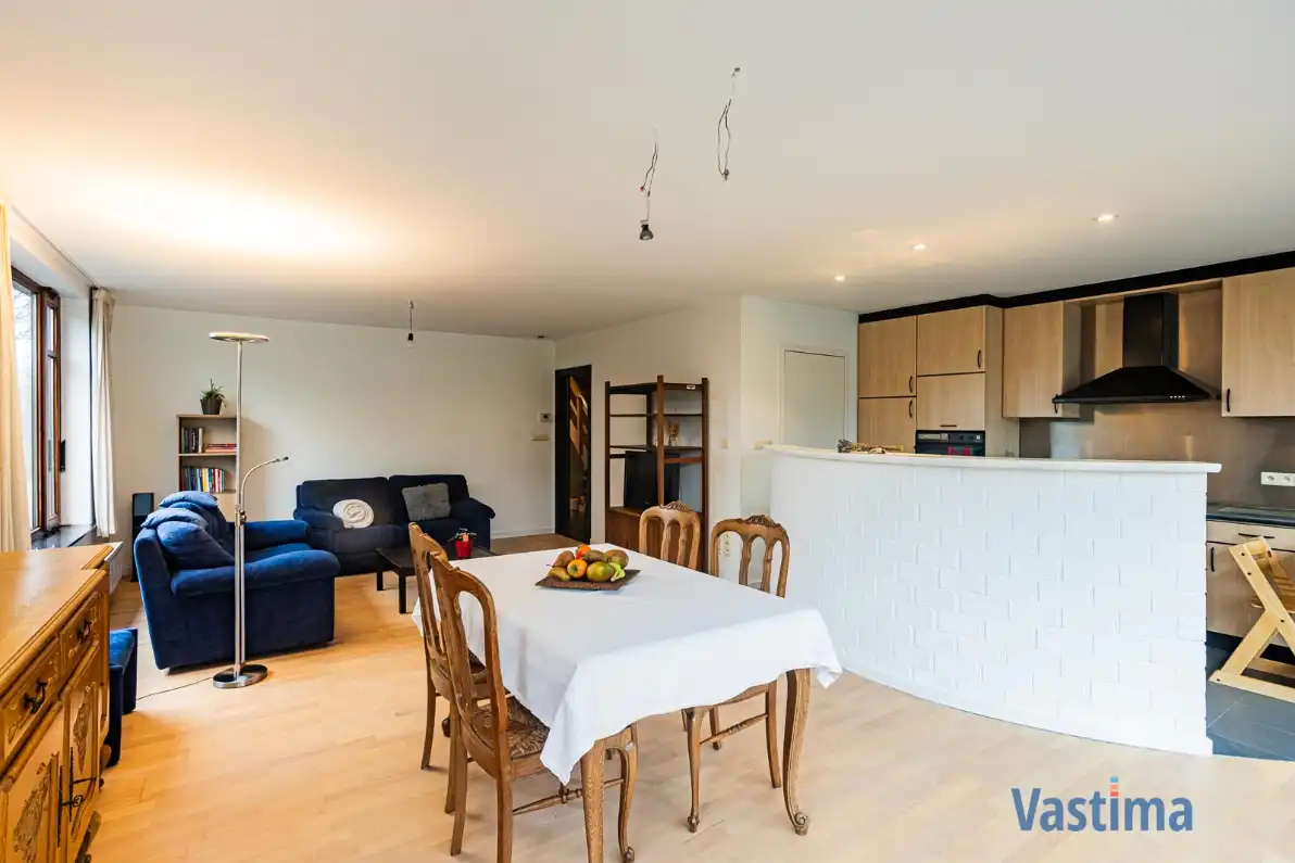 Ruime halfopen gezinswoning met praktijkruimte en tuin foto 6