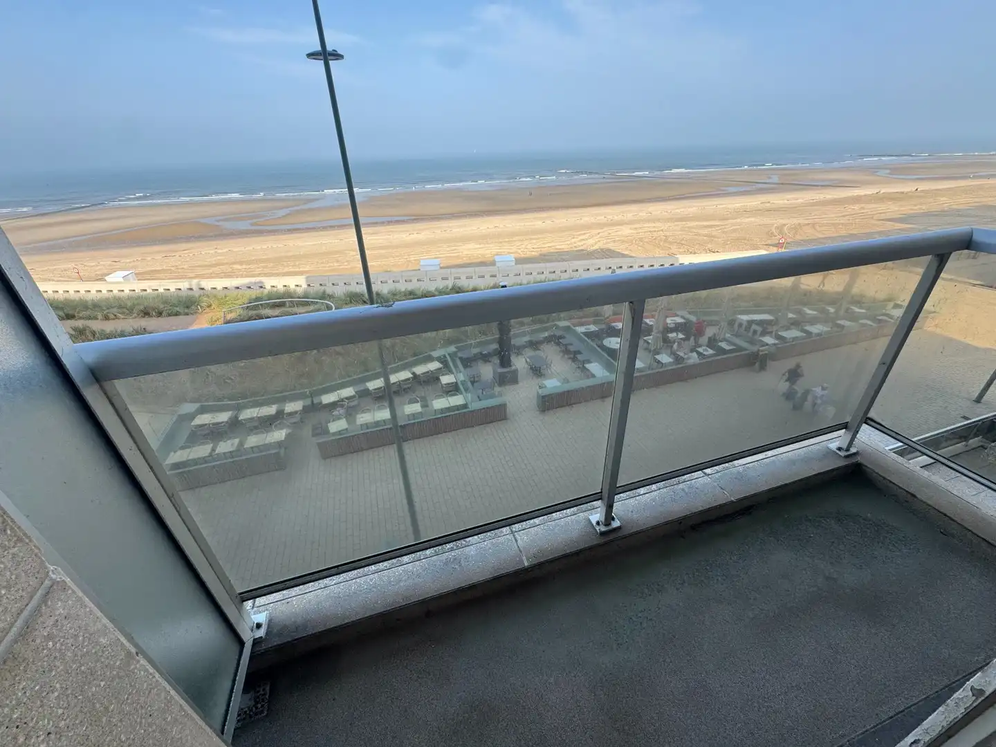 Op te frissen studio op de Zeedijk met zicht op SILT foto 9