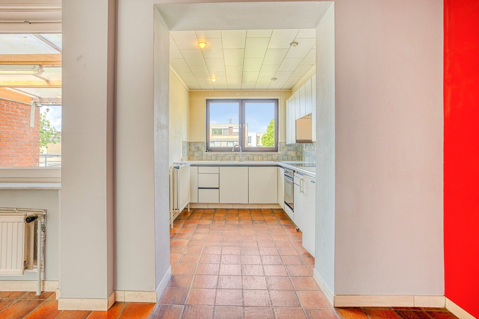 Op te frissen woning met kantoorruimte en garage te Sint-Michiels foto 11