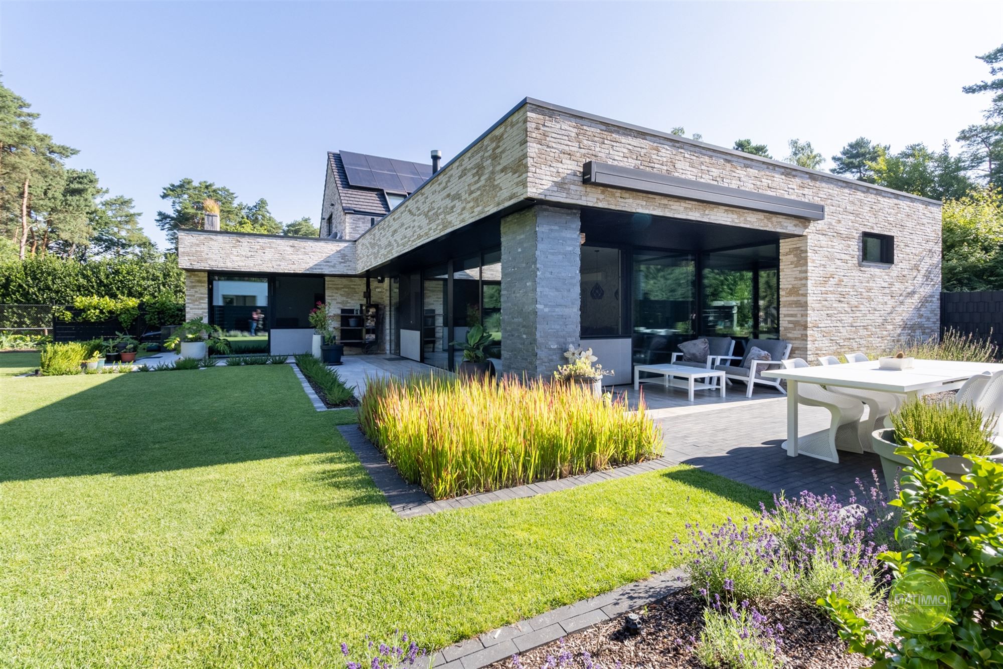 Unieke energiezuinige villa met prachtig zicht in Mol-Wezel foto {{pictureIndex}}