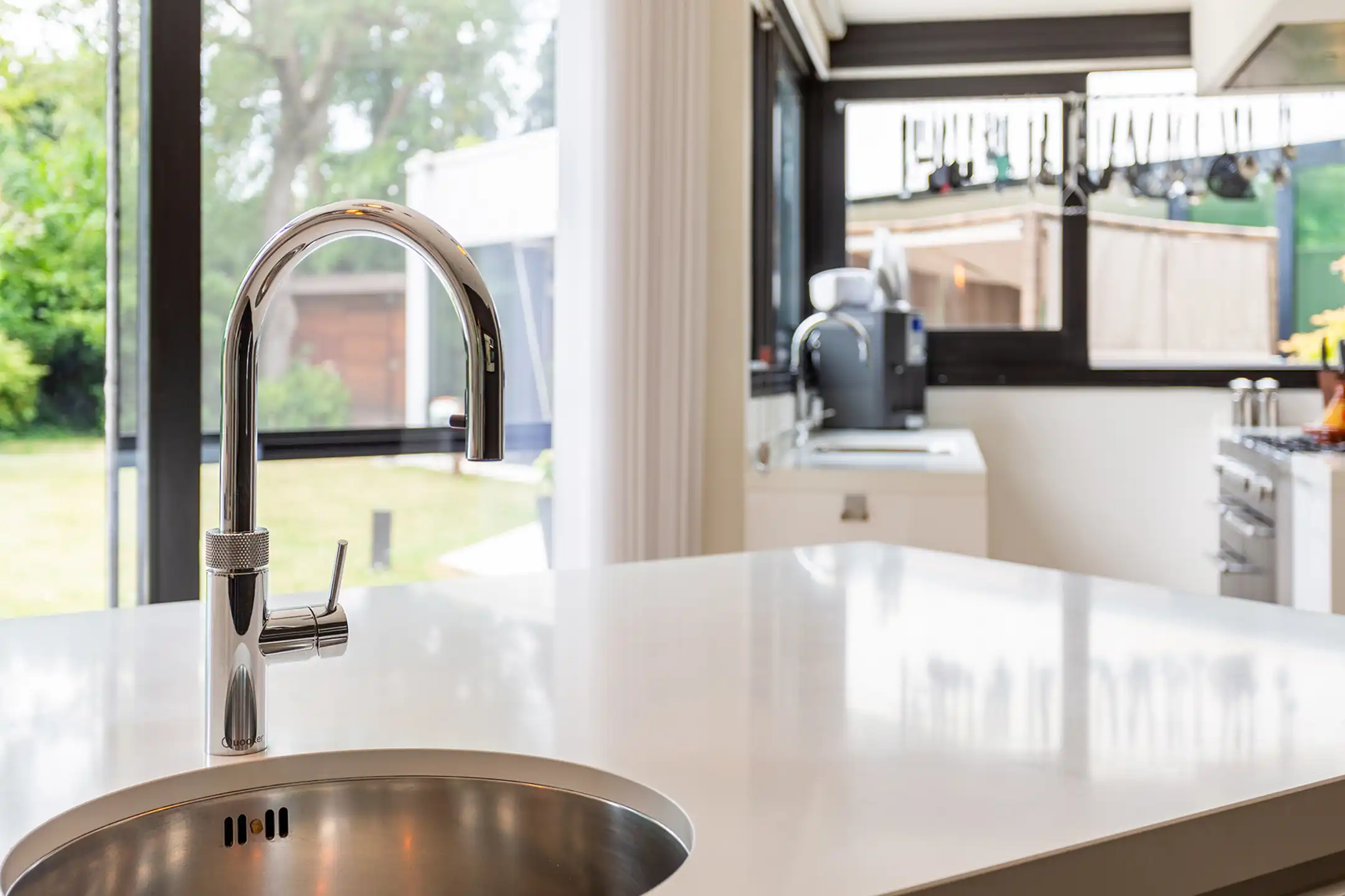 Topgelegen architectenwoning met ruim tuin en binnenzwembad. foto 21