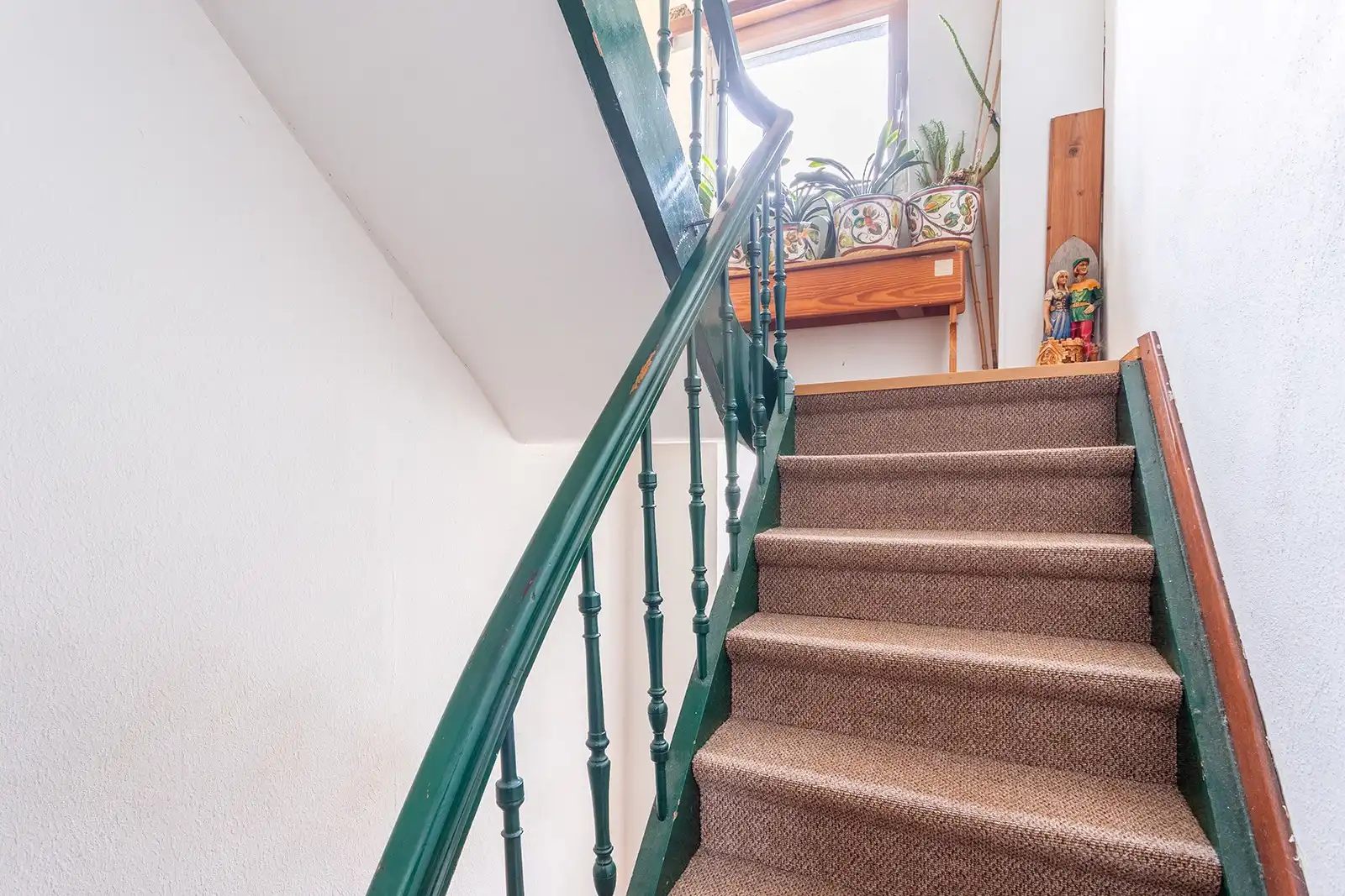 Ruime te renoveren woning met top potentieel en zwembad foto 16