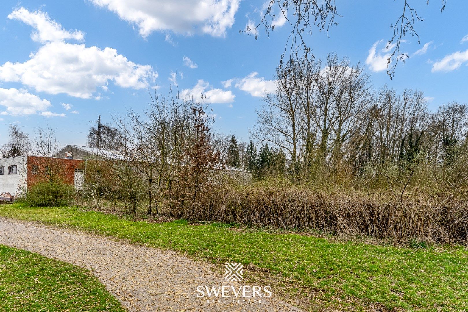 Groot sportgebouw met woonst op een perceel van 77a 60ca (of herverkaveling) foto 7