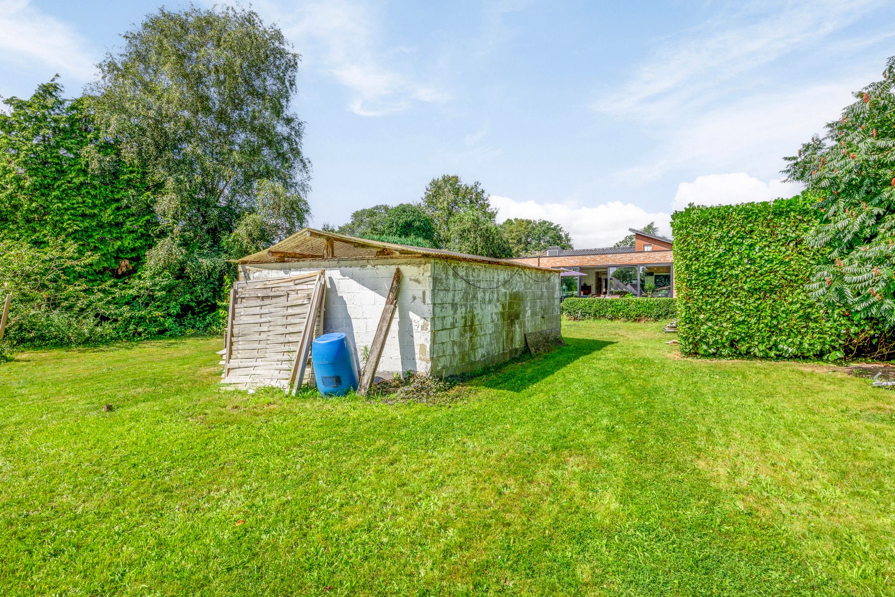 ZEER RUIME GERONOVEERDE WONING MET ZONNEPANELEN OP 2700m² foto 37