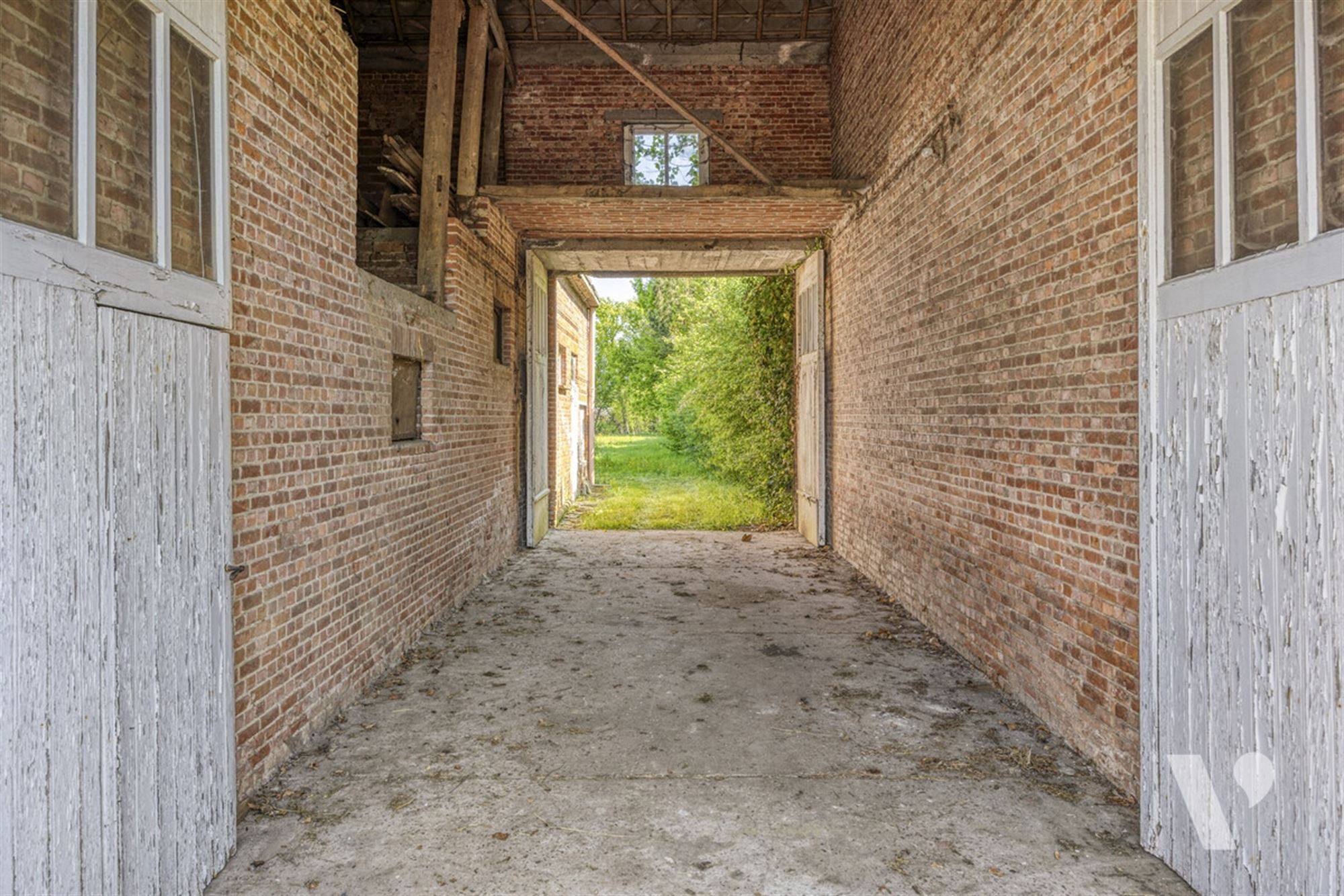 Statige woning met bijgebouw, tuin en weiland op 61a87ca foto 34