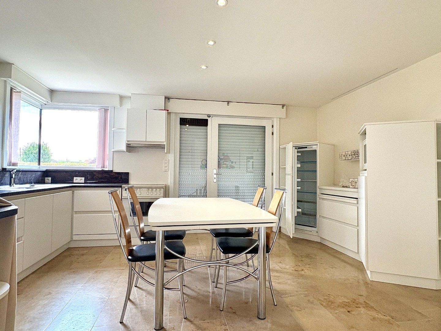 Alleenstaande woning met 4 slaapkamers, dubbele garage foto 5