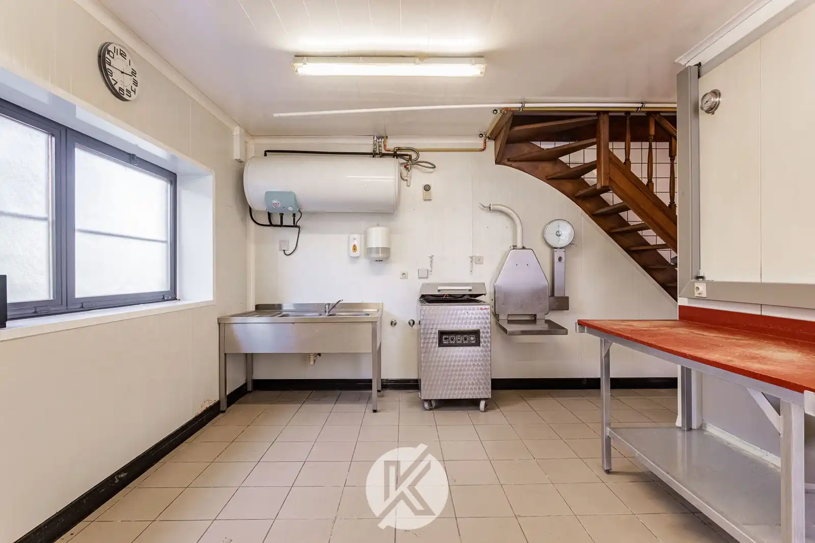 Veelzijdige eigendom met handelsruimte en bel-etagewoning foto 7