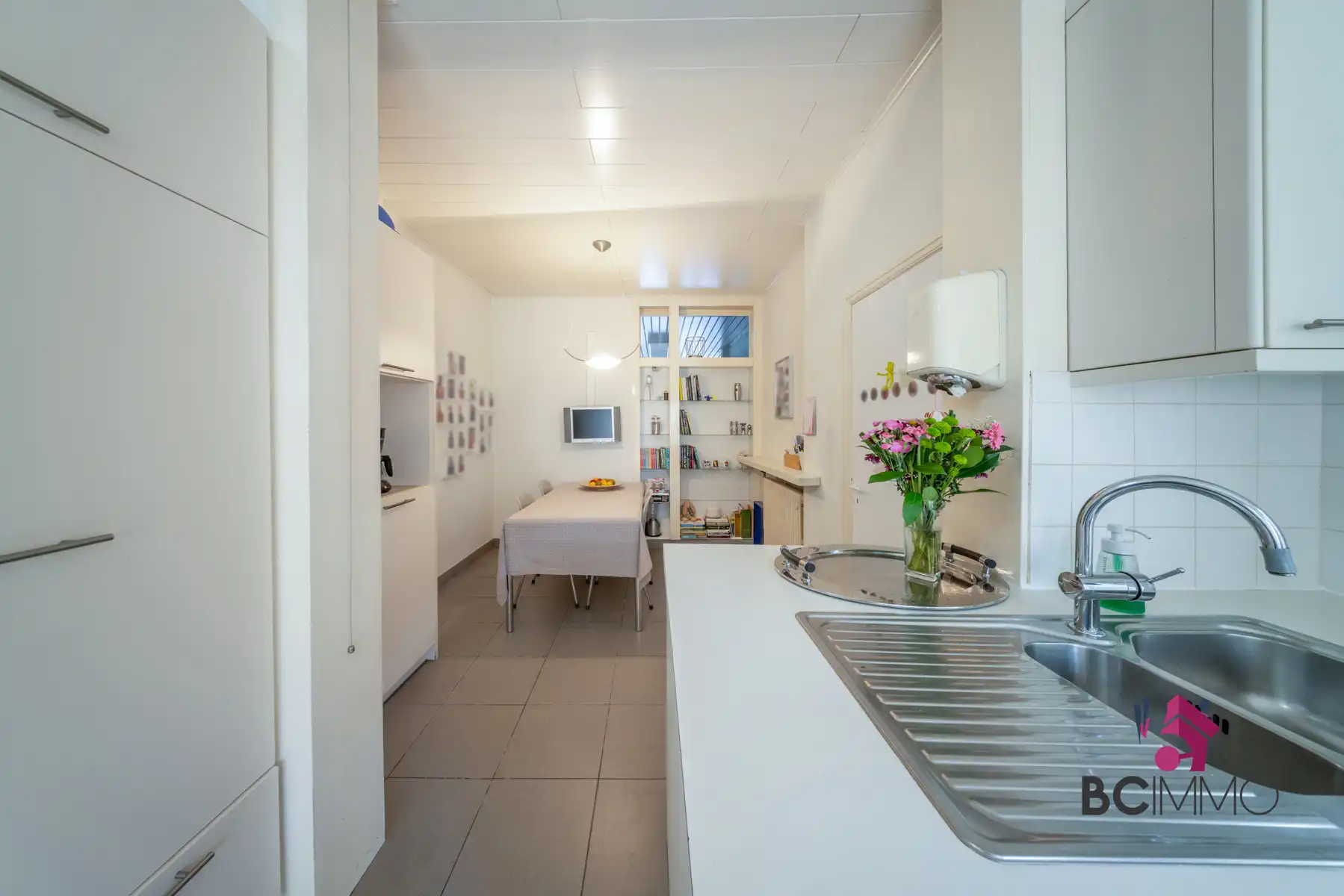 Ruime woning met praktijkruimte en 6 slaapkamers te Genk foto 4