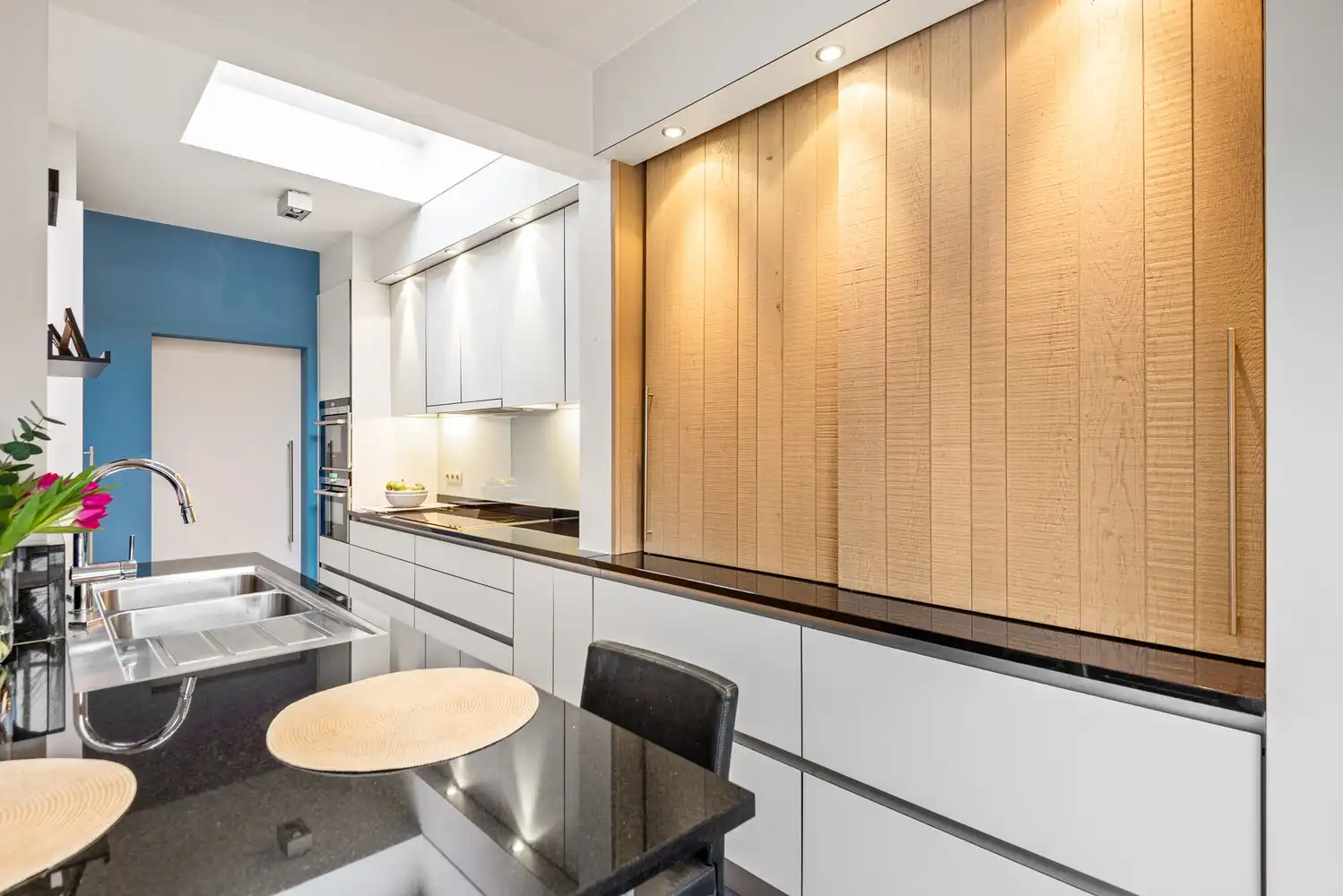 Verzorgde instapklare woning met 4 slaapkamers en ruime garage. foto 13