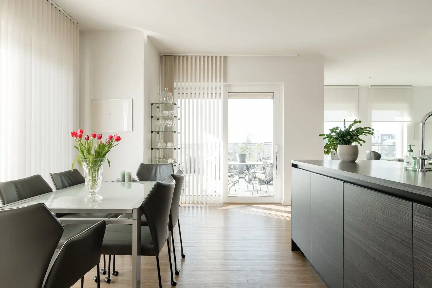 Prachtig penthouse met zeer groot terras en daktuin op het zuiden met 2 slaapkamers en 2 badkamers. foto 24