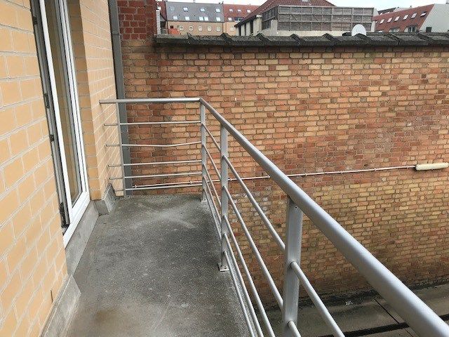 Zeer gerieflijk ongemeubeld appartement dichtbij alle winkels foto 8