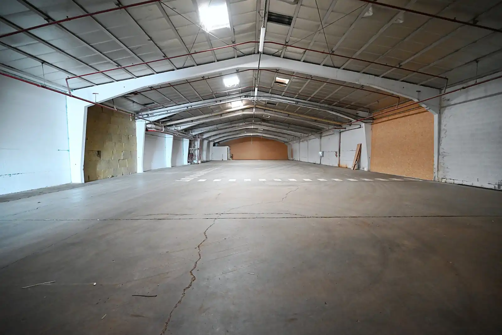 Magazijn/opslagruimte te huur met een oppervlakte van 1500m2! foto 4